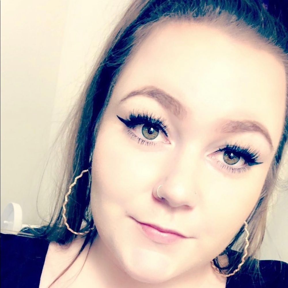 Meet your Posher, Christina - Picture 5 of 5